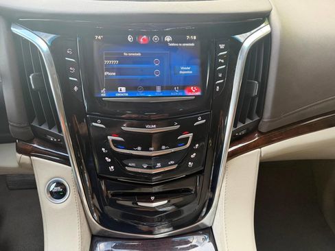 Used 2015 Cadillac Escalade Luxury AWD/4WD image 20