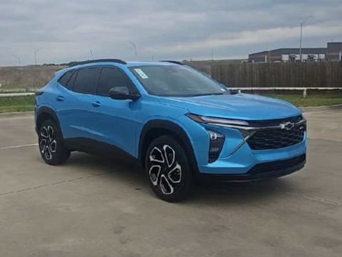New 2026 Chevrolet Trax RS w/ Sunroof Package FWD image 2