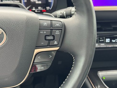 Used 2025 Toyota Crown Signia Limited image 33