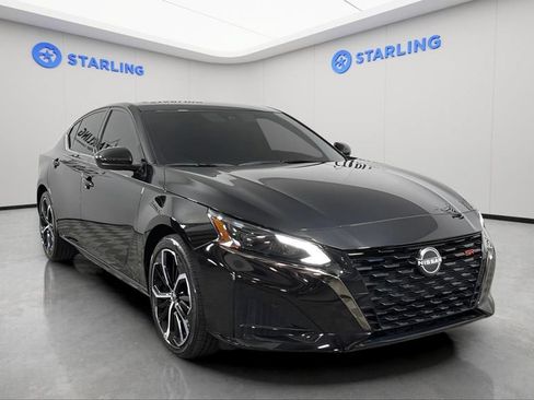 Used 2024 Nissan Altima 2.5 SR FWD image 14