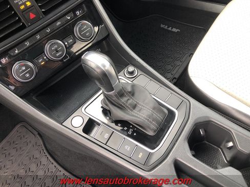 Used 2019 Volkswagen Jetta R-Line image 15