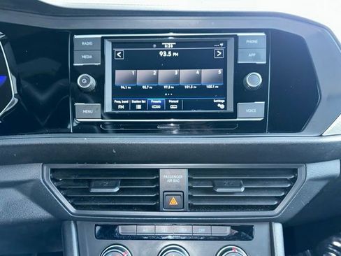 Certified 2023 Volkswagen Jetta Sport image 34