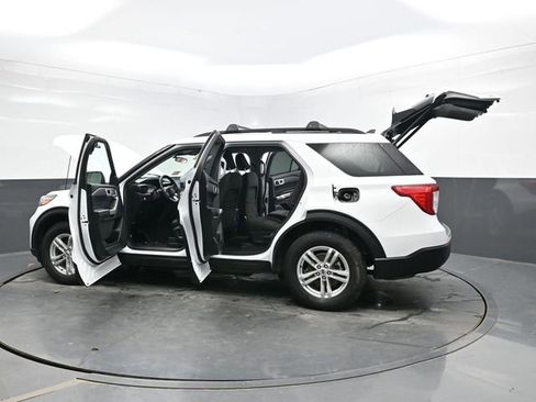 Used 2023 Ford Explorer XLT image 41