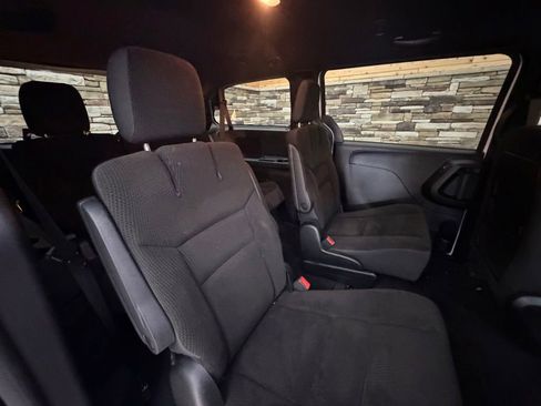 Used 2018 Dodge Grand Caravan SE FWD image 26