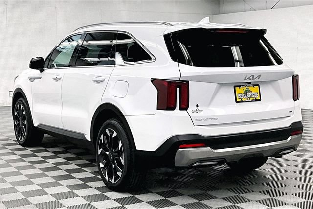 Used 2025 Kia Sorento EX AWD/4WD image 2
