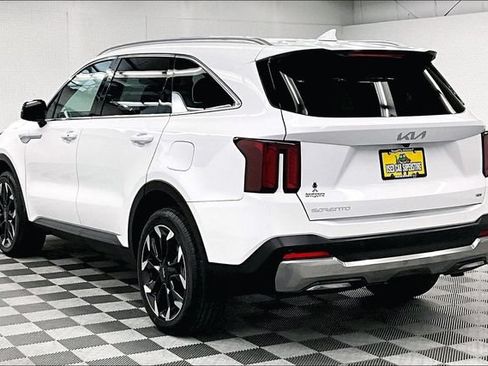 Used 2025 Kia Sorento EX AWD/4WD image 2