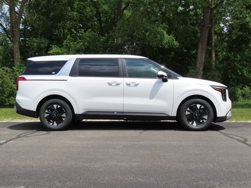 New 2026 Kia Carnival LXS FWD image 2