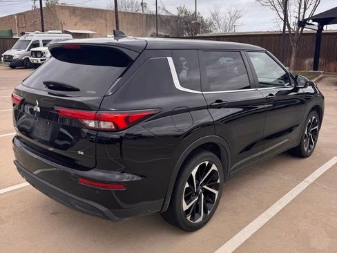 Used 2022 Mitsubishi Outlander SE image 8