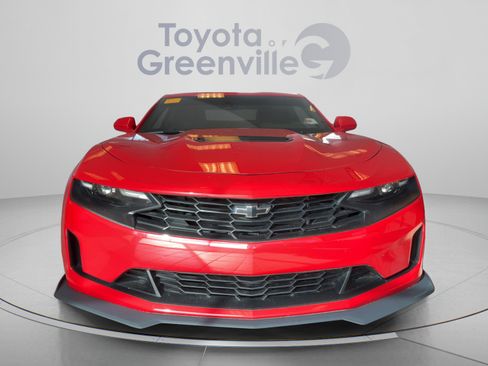 Used 2021 Chevrolet Camaro LT w/ Technology Package RWD image 9