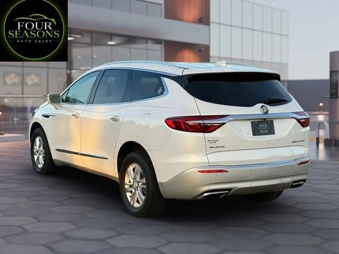 Used 2018 Buick Enclave Essence FWD image 2