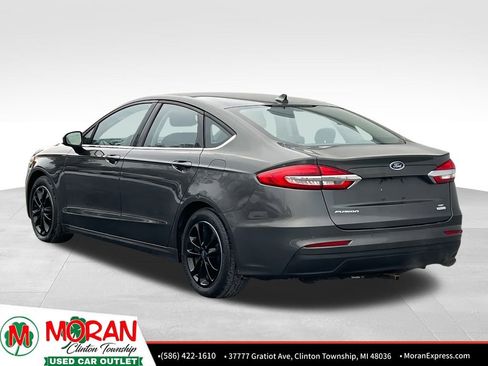 Used 2019 Ford Fusion SE image 4