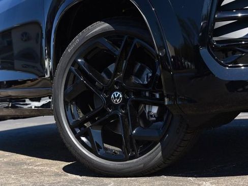 New 2026 Volkswagen Tiguan SE R-Line image 3