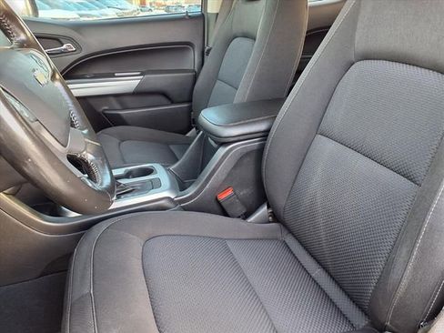 Used 2022 Chevrolet Colorado LT w/ LT Convenience Package image 3