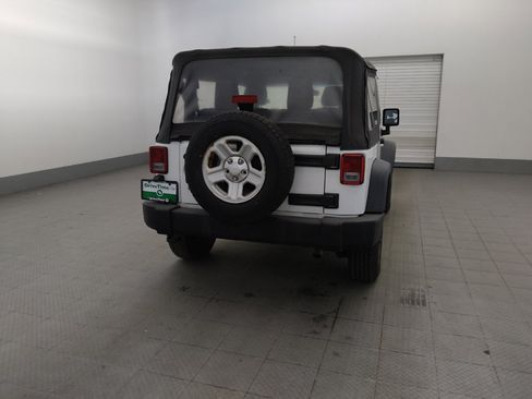 Used 2016 Jeep Wrangler Sport w/ Connectivity Group AWD/4WD image 7