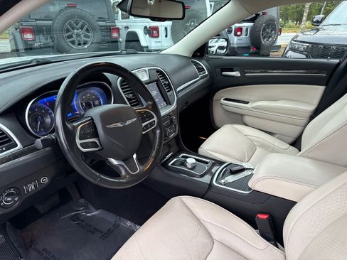 Used 2022 Chrysler 300 Touring L w/ Popular Equipment Group image 11