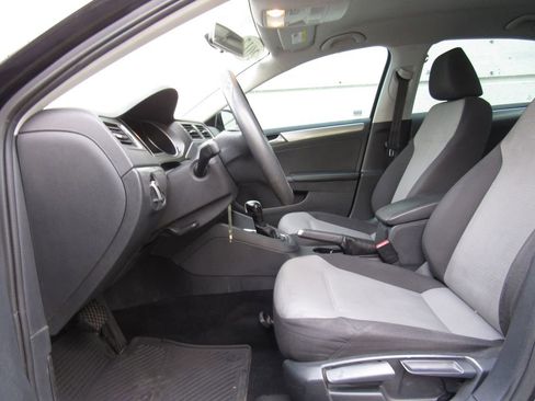 Used 2017 Volkswagen Jetta S image 10