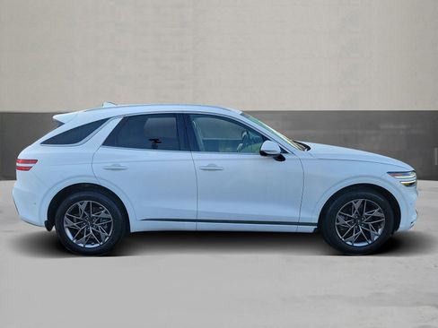 Certified 2022 Genesis GV70 2.5T w/ Advanced Package image 4