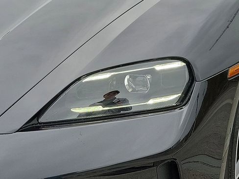 Used 2025 Porsche Taycan 4S image 9