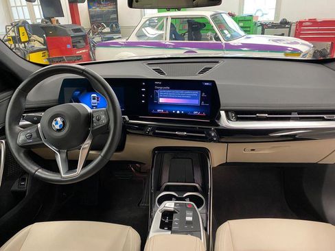 Used 2025 BMW X1 xDrive28i image 3
