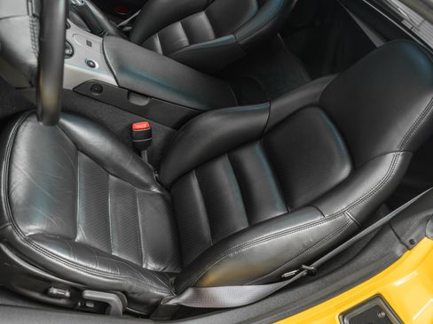 Used 2005 Chevrolet Corvette Coupe w/ Preferred Equipment Group RWD image 23