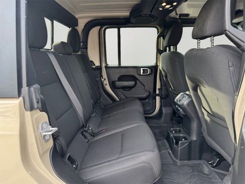 Used 2022 Jeep Gladiator Willys image 13