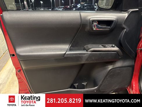 Certified 2016 Toyota Tacoma TRD Off-Road image 9