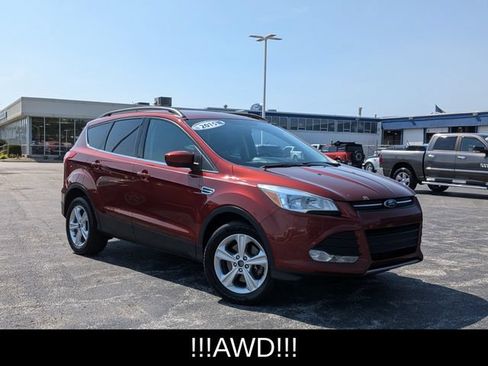 Used 2015 Ford Escape SE w/ Equipment Group 201A AWD/4WD image 2