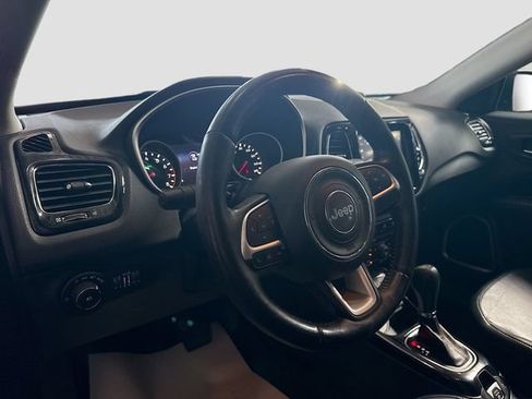 Used 2018 Jeep Compass Limited AWD/4WD image 10