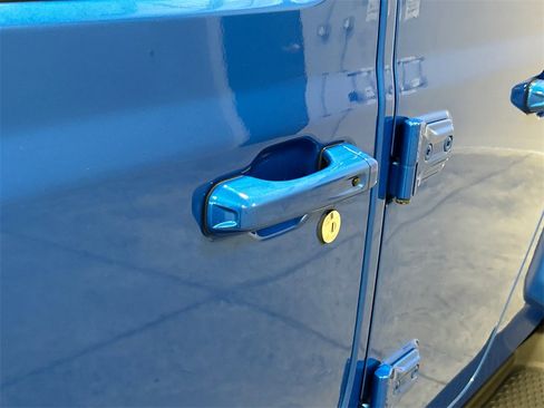 Used 2022 Jeep Gladiator Overland image 13