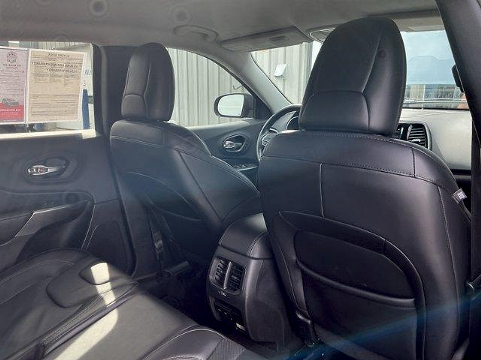 Used 2020 Jeep Cherokee Limited AWD/4WD image 19