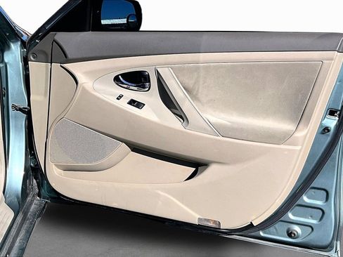 Used 2009 Toyota Camry LE image 9