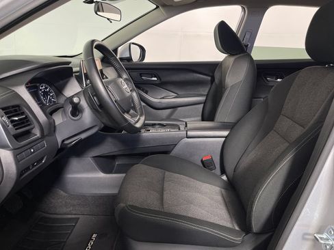 Used 2025 Nissan Rogue SV FWD image 12
