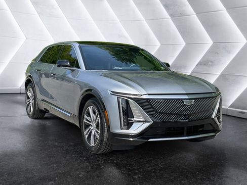 Used 2024 Cadillac Lyriq Luxury AWD/4WD image 8