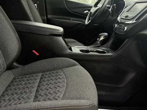 Used 2022 Chevrolet Equinox LT w/ Driver Convenience Package image 32