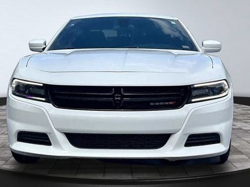 Used 2018 Dodge Charger SXT RWD image 2