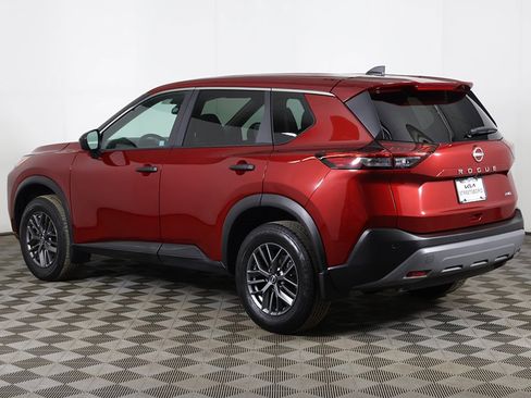 Used 2023 Nissan Rogue S image 6