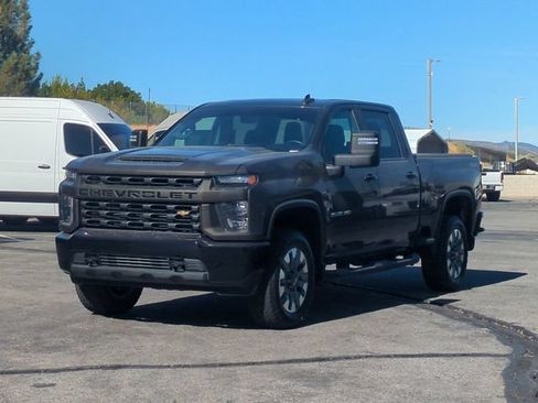 Used 2022 Chevrolet Silverado 2500 Custom w/ Custom Value Package AWD/4WD image 4