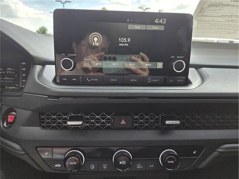 Used 2025 Honda Accord SE image 14