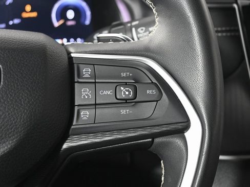 Used 2024 Jeep Grand Cherokee Altitude image 34