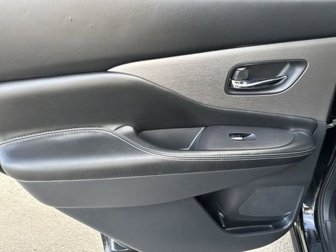 Used 2019 Nissan Murano SV w/ Premium Package image 10