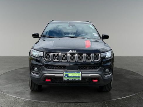 Used 2024 Jeep Compass Trailhawk AWD/4WD image 2