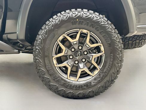 New 2026 Chevrolet Colorado ZR2 w/ Technology Package AWD/4WD image 35