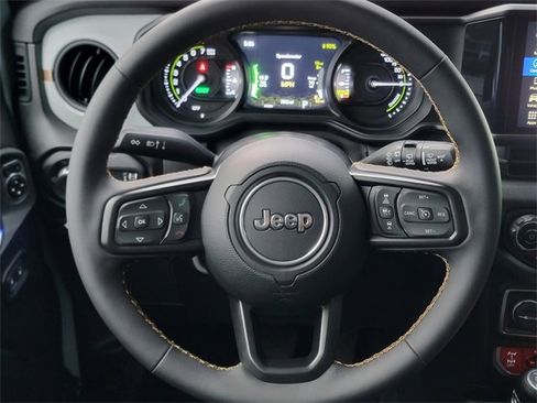 Certified 2024 Jeep Wrangler Unlimited image 32