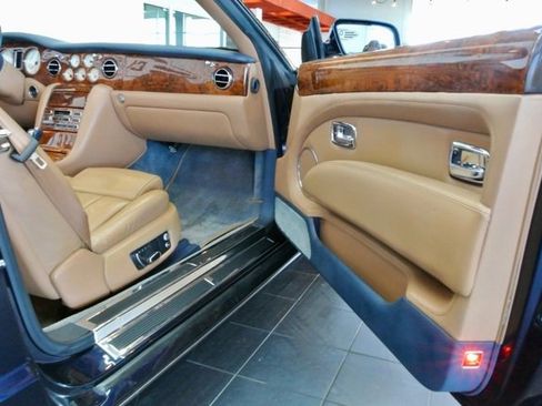 Used 2007 Bentley Azure image 12