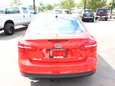 Used 2017 Ford Focus SE w/ Cold Weather Package FWD image 13