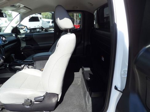 Used 2020 Toyota Tacoma SR image 28