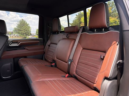 Used 2026 GMC Sierra 2500 Denali Ultimate AWD/4WD image 9