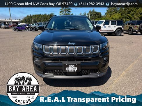 Used 2022 Jeep Compass Latitude FWD image 2