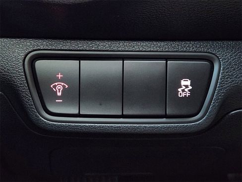 Certified 2024 Kia Forte LXS image 18