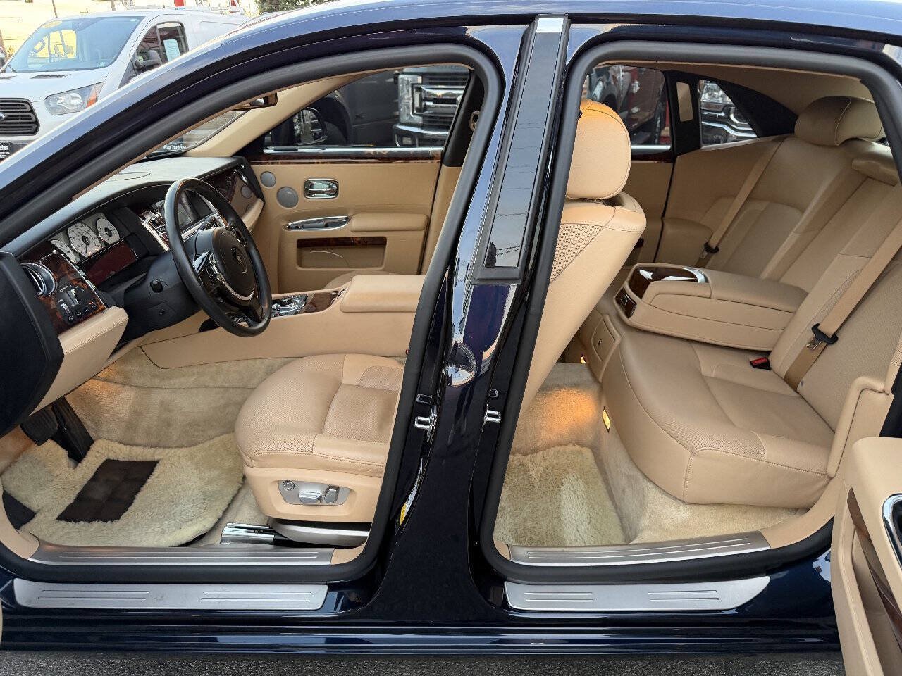 Used 2012 Rolls-Royce Ghost RWD image 16